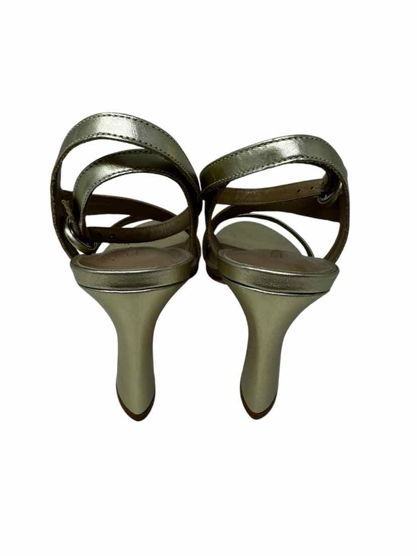 Shoe Size 7 Bernardo Gold Sandals