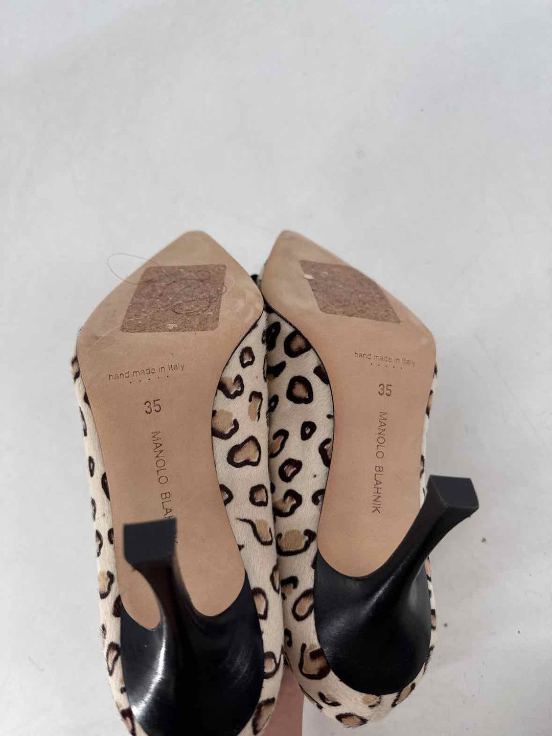 Shoe Size 35 MANOLO BLAHNIK Cream Pumps