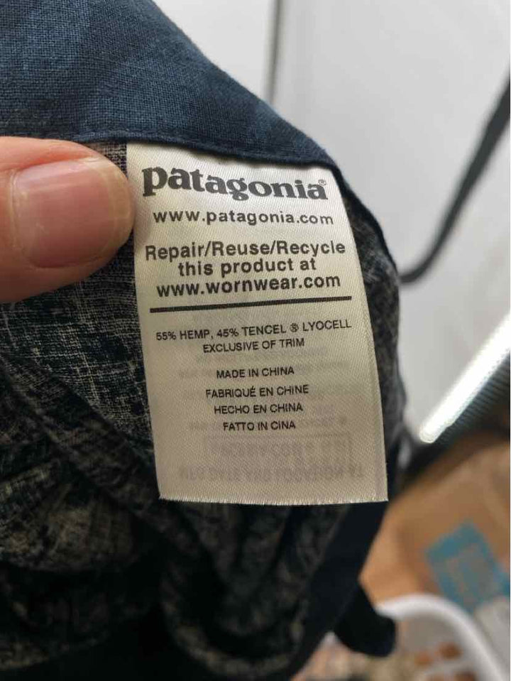 Size M PATAGONIA Navy Print Pants