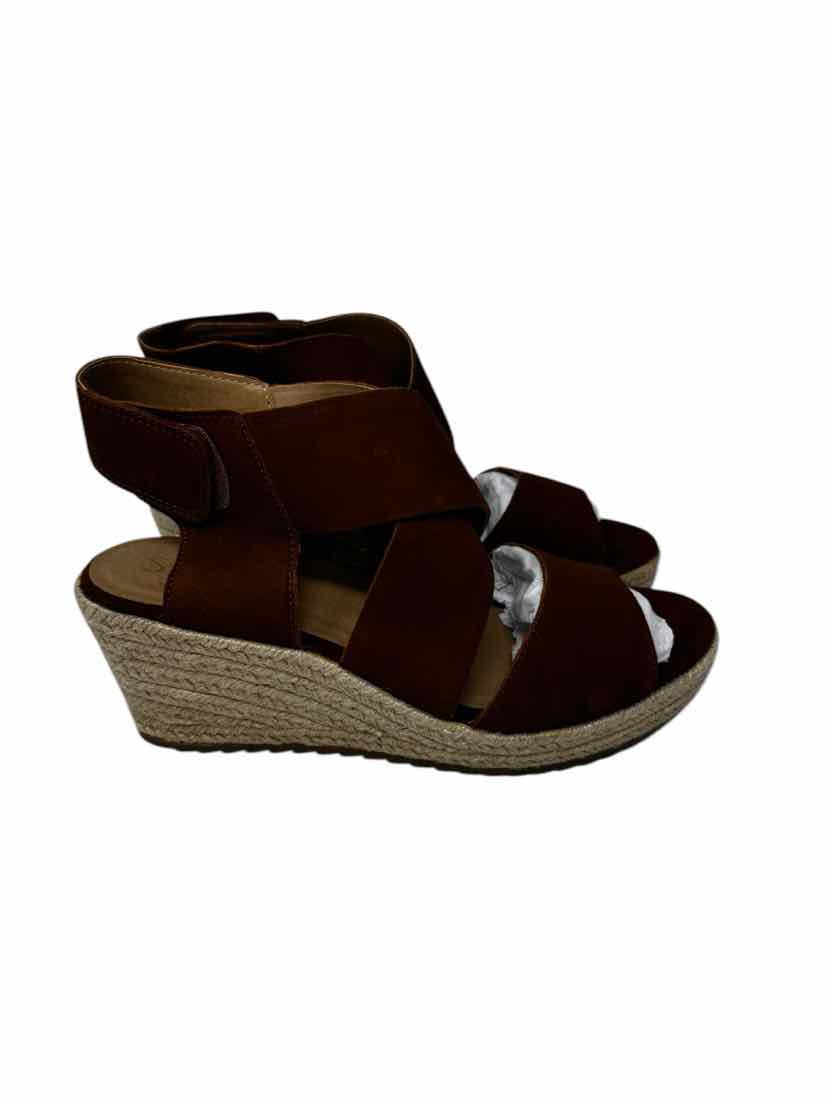 Shoe Size 9.5 Naturalizer Tan Leather Sandals