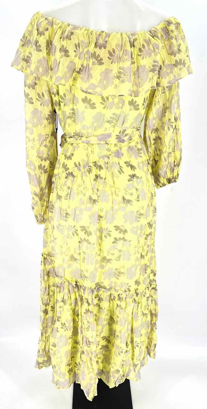 Size M ASTR Yellow Dress