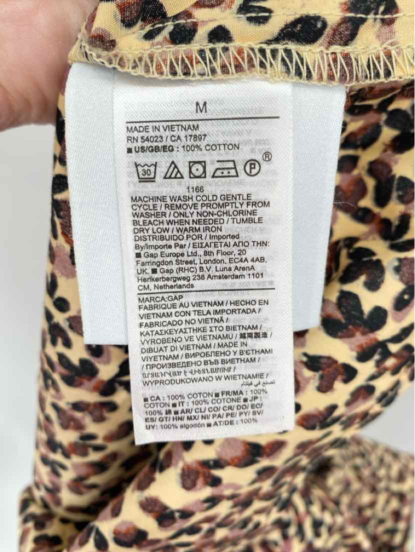 Size M GAP Multi-Color Shirt