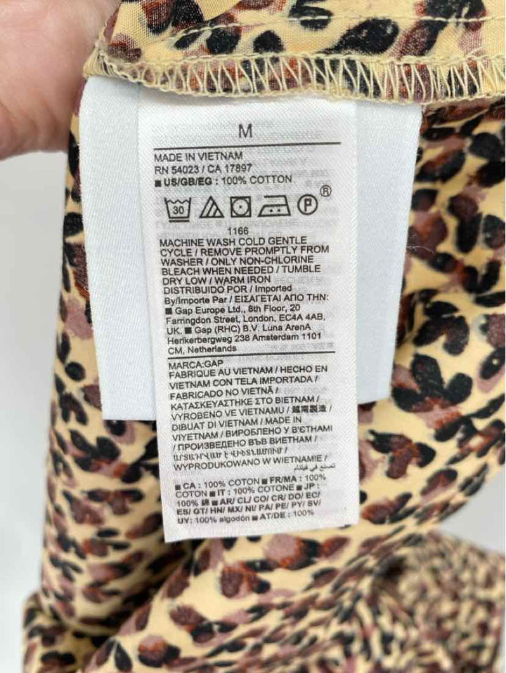 Size M GAP Multi-Color Shirt