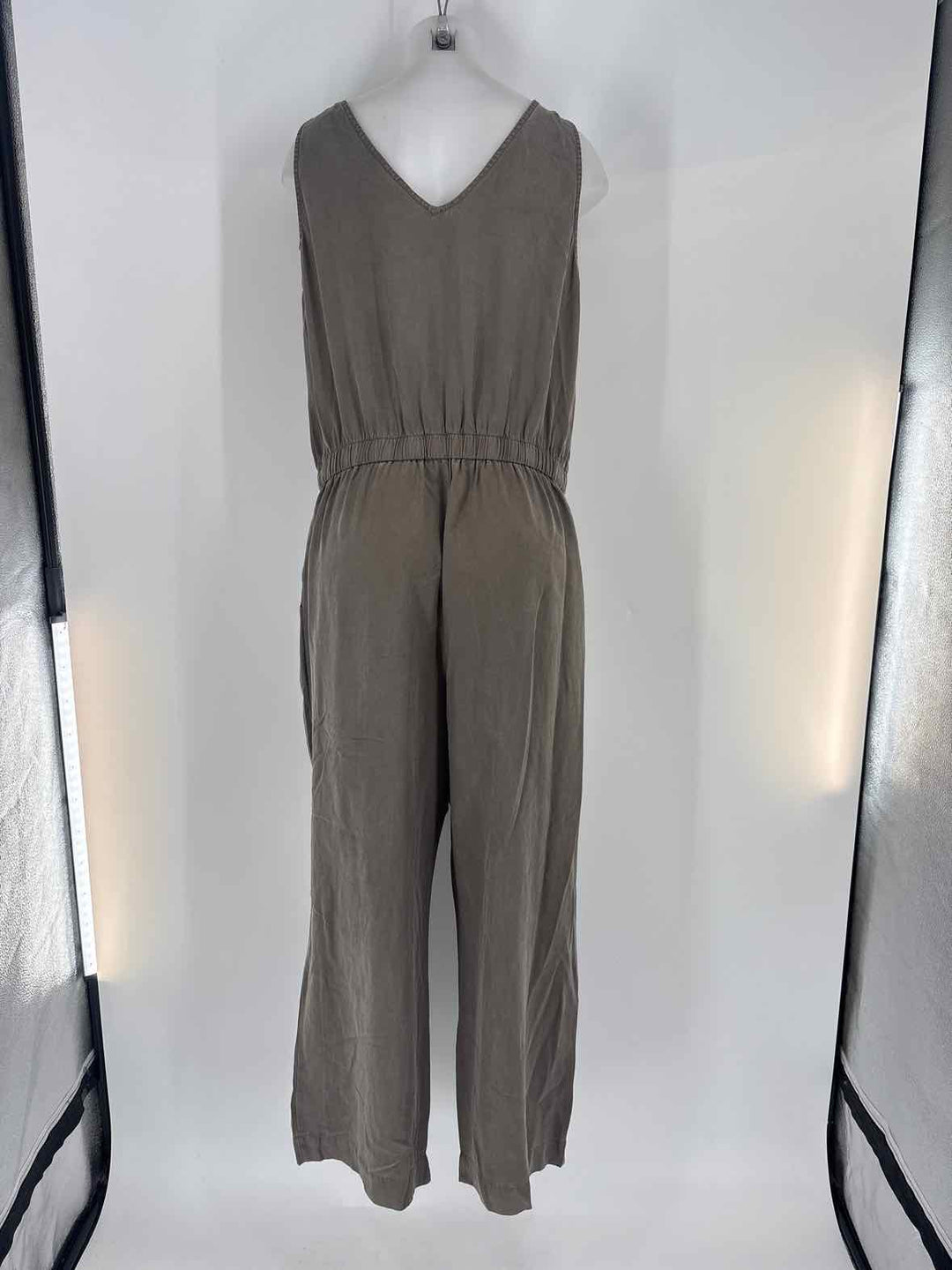 Size XL EVEREVE Gray Romper