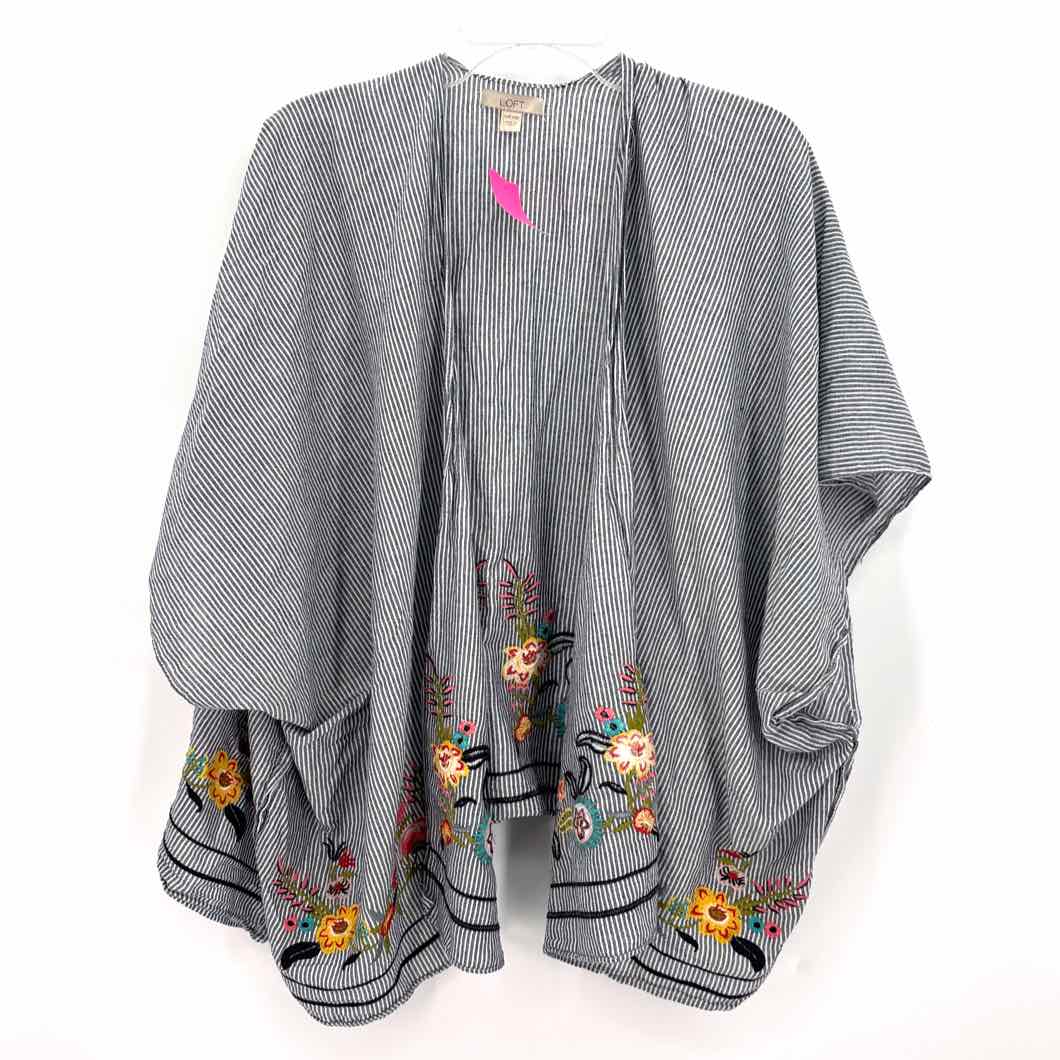 Size One Size LOFT Gray Shirt