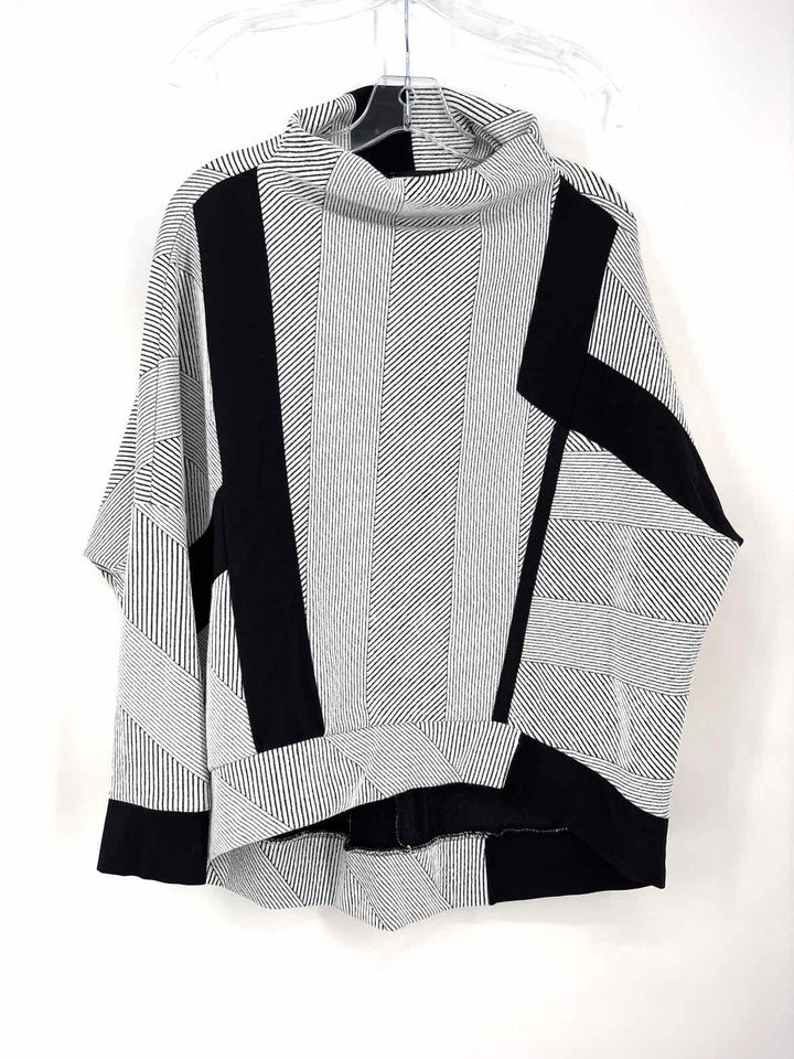 Size 2 Black/White Sweater