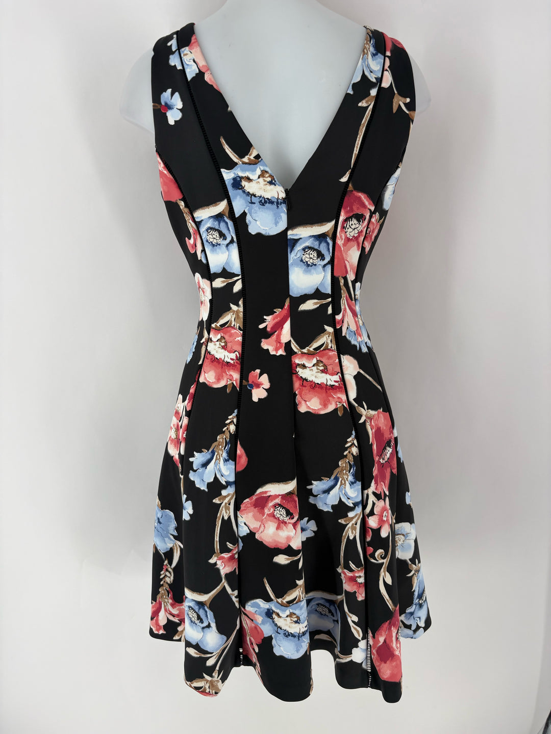 Size 8 White House Black Market Black Print Vest
