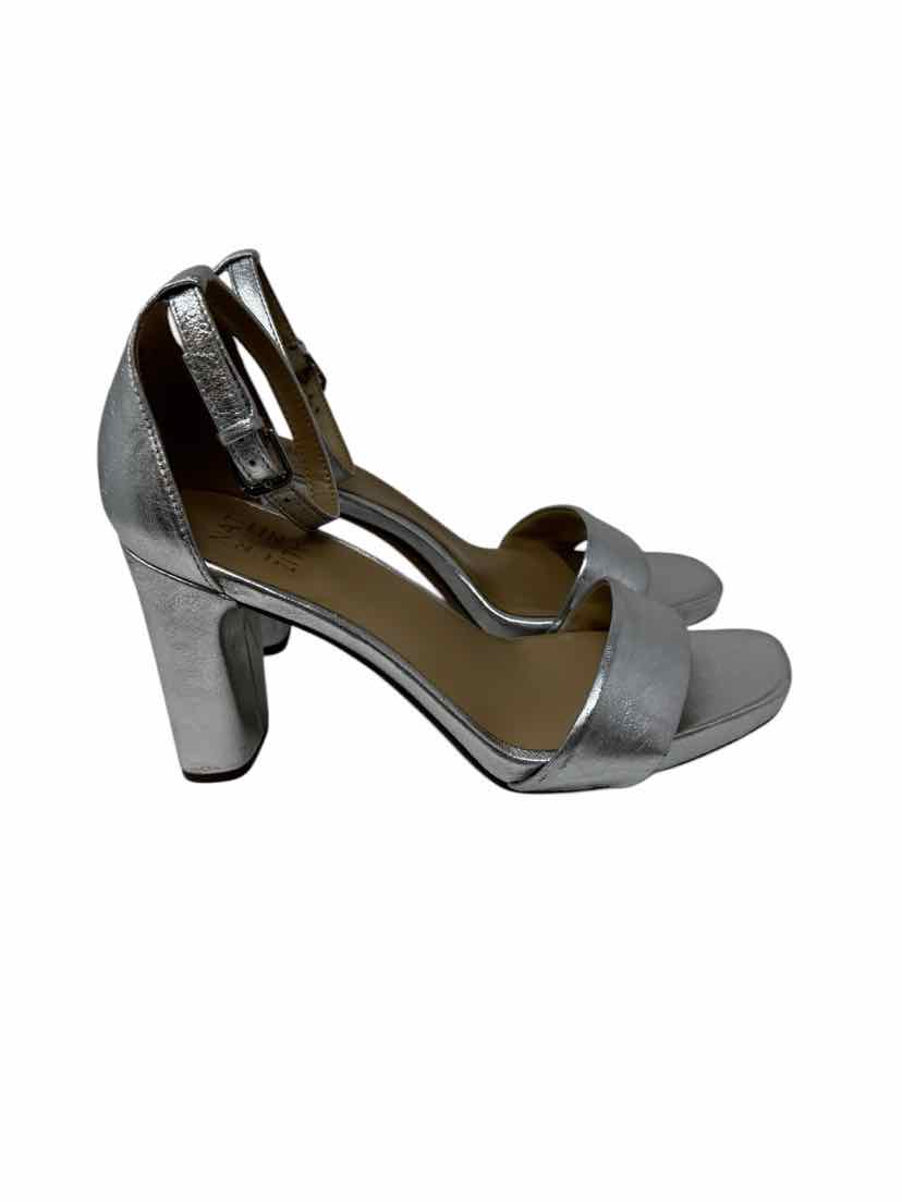 Shoe Size 9.5 Naturalizer Silver Leather Sandals