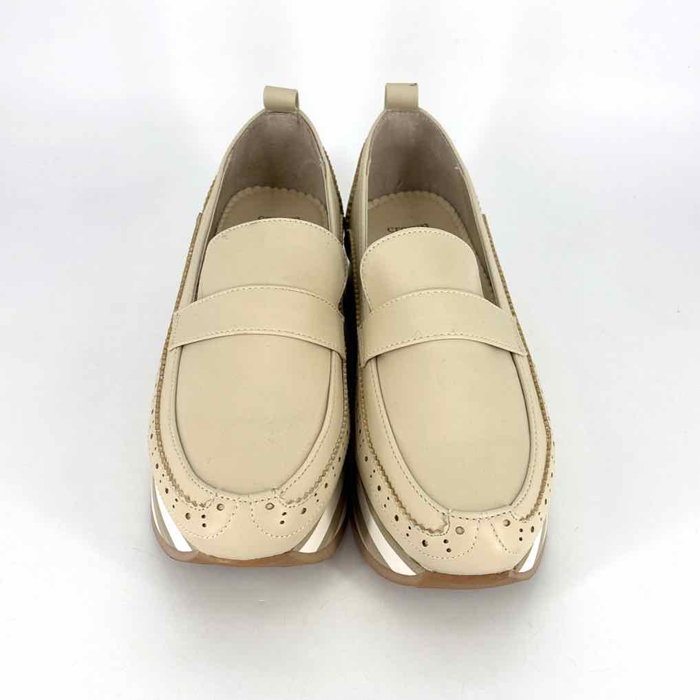 Shoe Size 8 CROWN & IVY Beige Flats