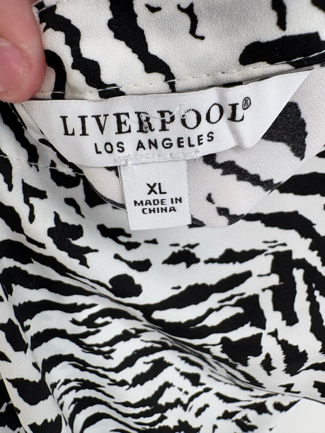 Size XL LIVERPOOL Black Shirt