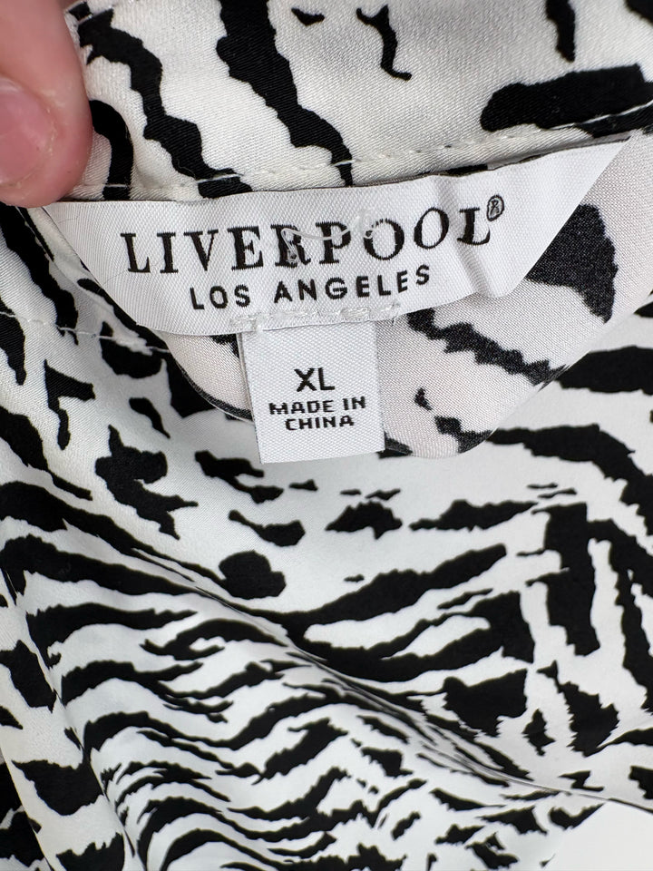 Size XL LIVERPOOL Black Shirt