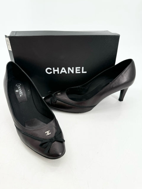 Shoe Size 11 Chanel Black Leather Pumps