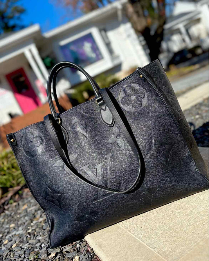 Louis Vuitton Luxury - Purse