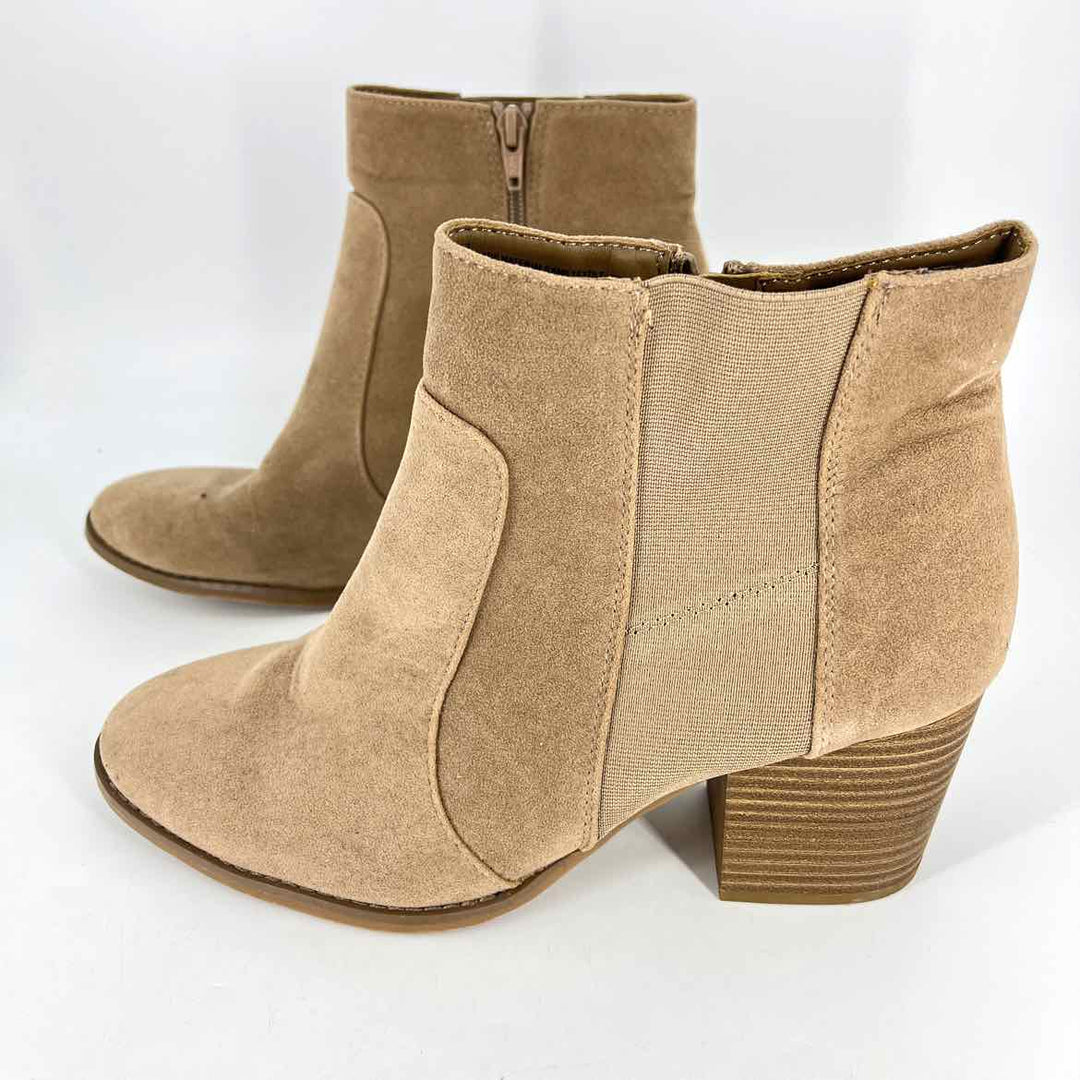 Shoe Size 11 UNIVERSAL THREAD Tan Boots