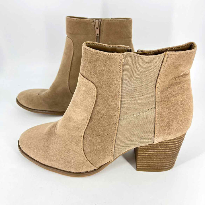 Shoe Size 11 UNIVERSAL THREAD Tan Boots
