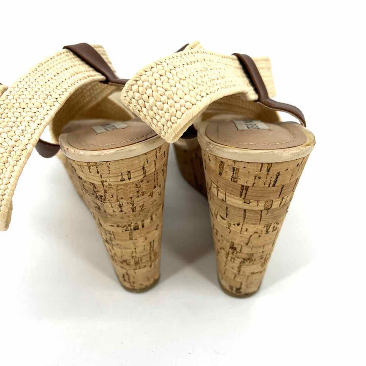 Shoe Size 9.5 Steve Madden Beige Sandals