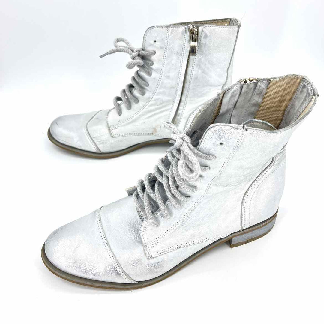Shoe Size 38 Silver Leather Boots