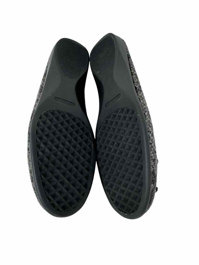 Shoe Size 8 AEROSOLES gray print Flats