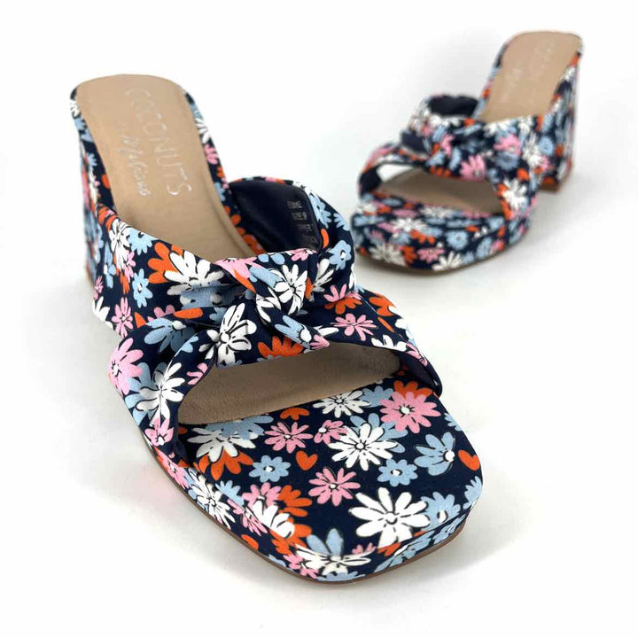 Shoe Size 9 MATISSE Multi-Color Canvas Sandals
