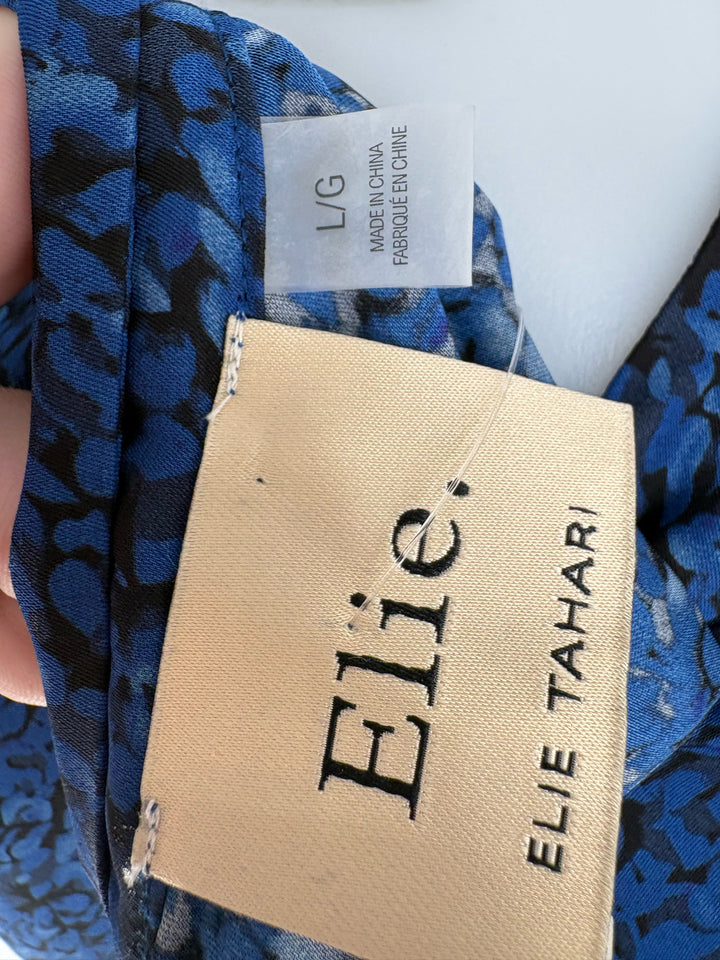 Size L TAHARI Blue Shirt