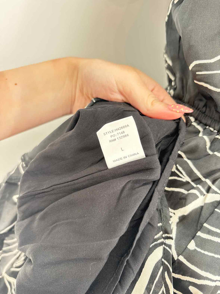 Size L MITTOSHOP Black/White Dress