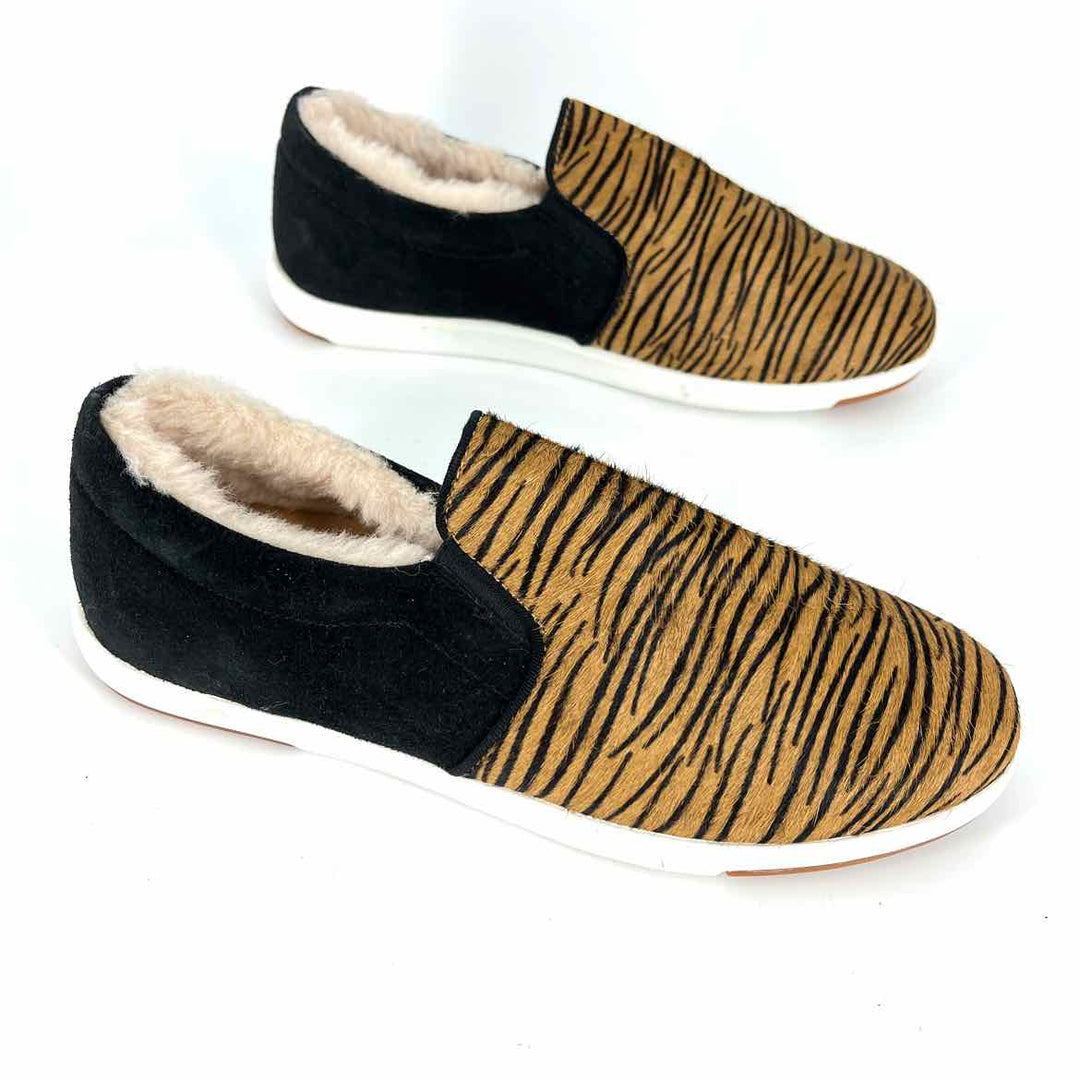 Shoe Size 7 Brown Print Sneakers