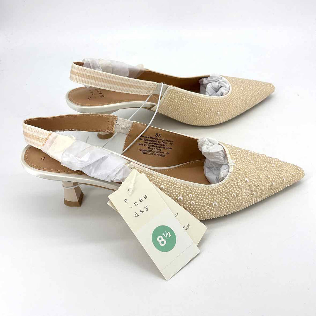 Shoe Size 8.5 A NEW DAY Ivory Pearl Pumps