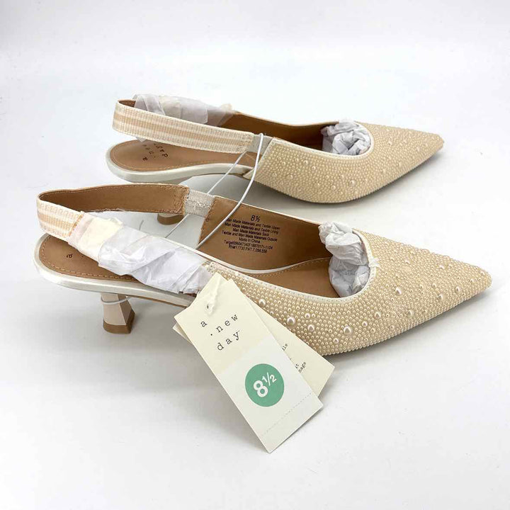 Shoe Size 8.5 A NEW DAY Ivory Pearl Pumps