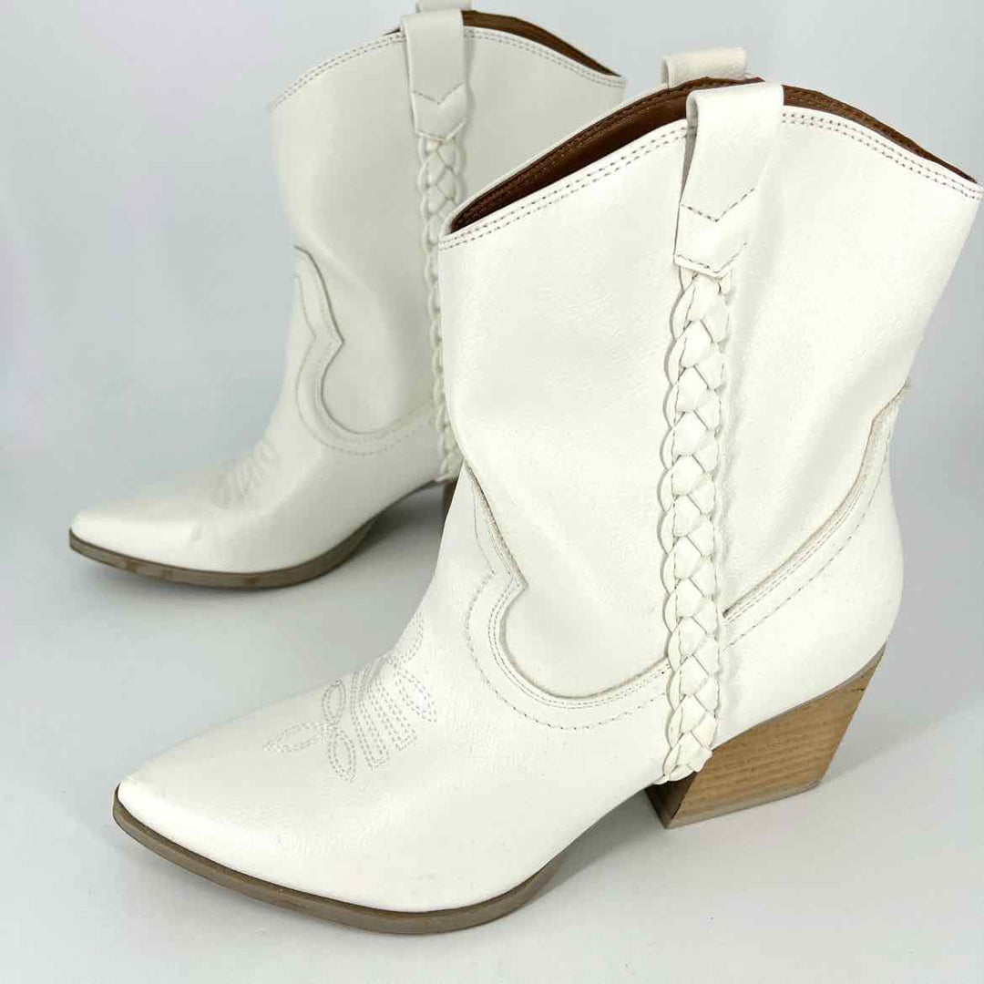 Shoe Size 8.5 Dolce Vita Ivory Faux Leather Boots