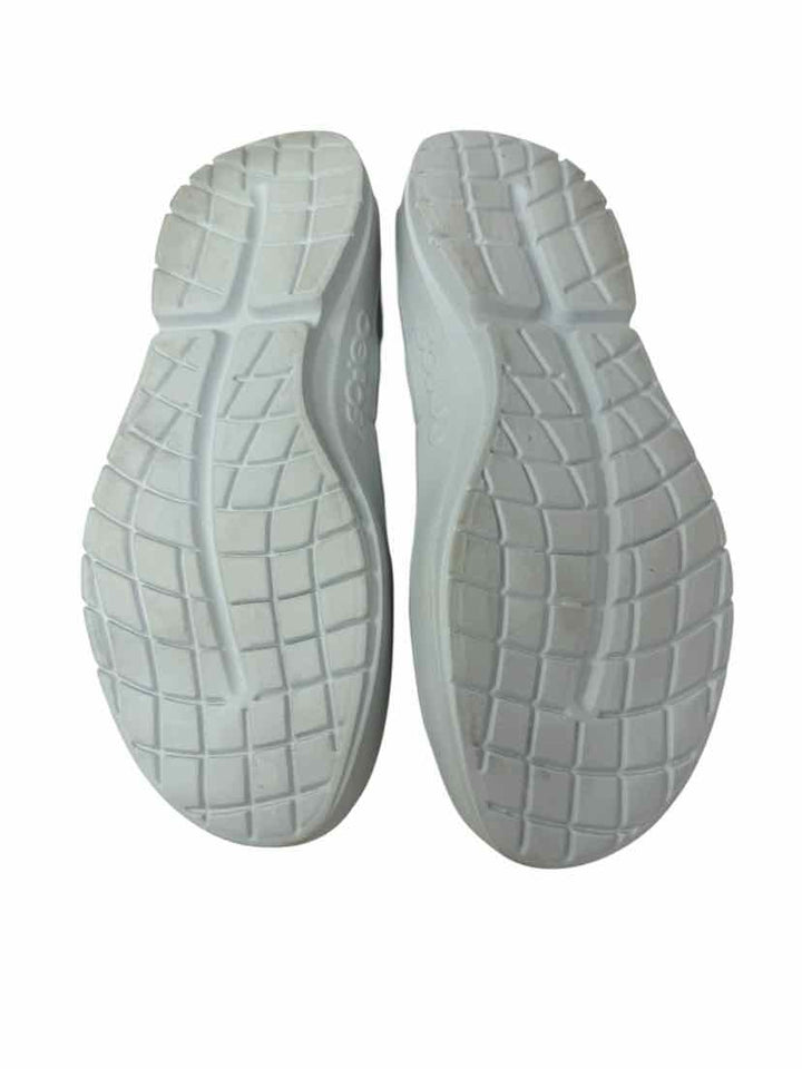 Shoe Size 8 OOFOS Gray Flats