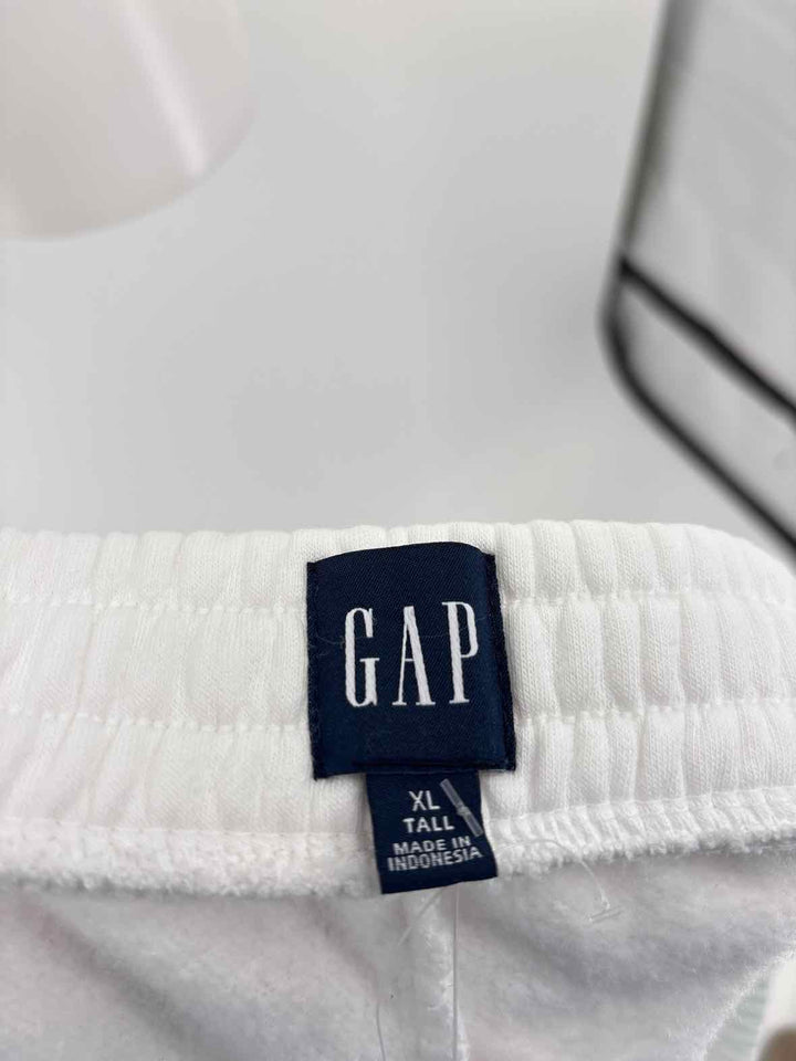 Size XL GAP Cream Shorts
