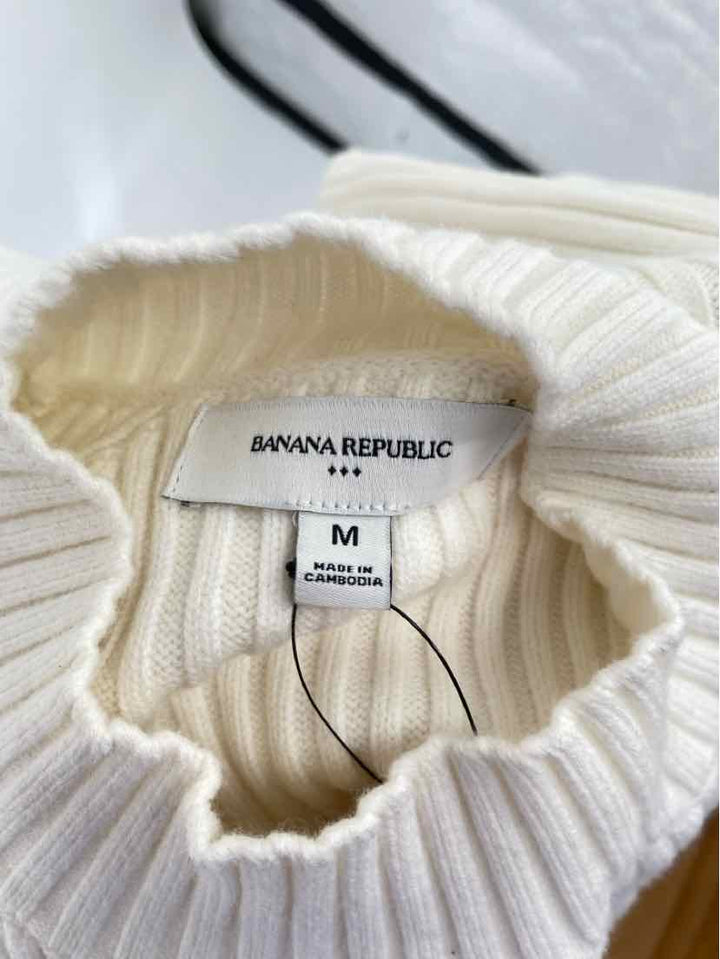 Size M Banana Republic Cream Sweater