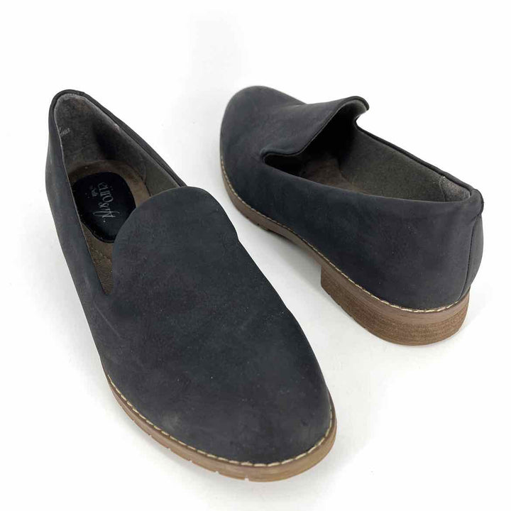 Shoe Size 9.5 Black Faux Leather Loafers