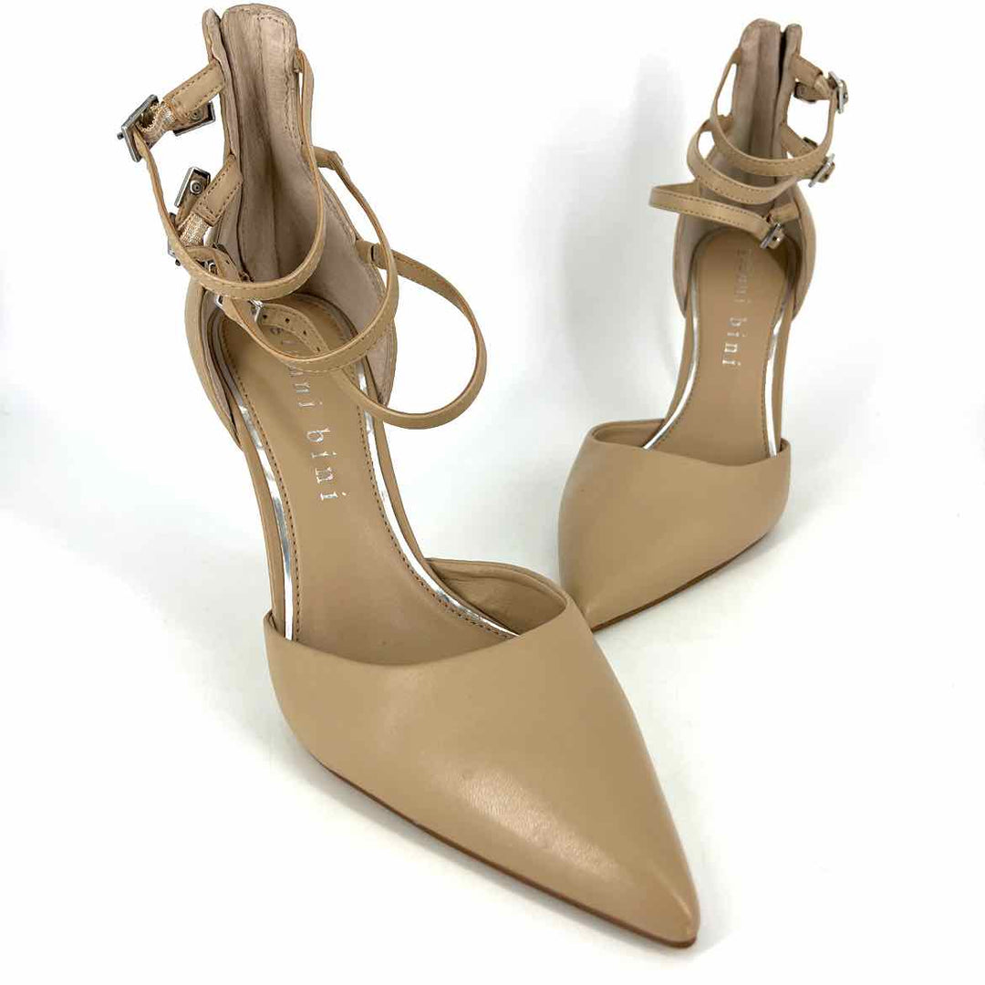 Shoe Size 9.5 Gianni Bini Tan Pumps