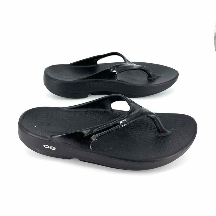 Shoe Size 8 OOFOS Black Sandals