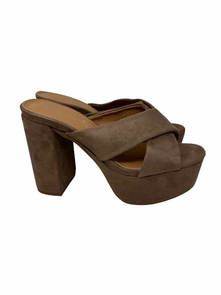 Shoe Size 6.5 Taupe Sandals