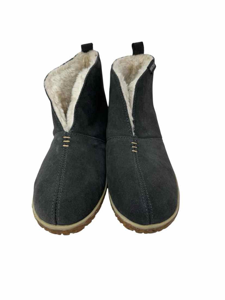 Shoe Size 8 MINNETOKA Gray Boots