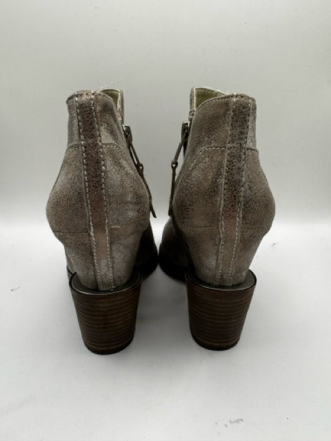 Shoe Size 6 Bronze Leather Pumps