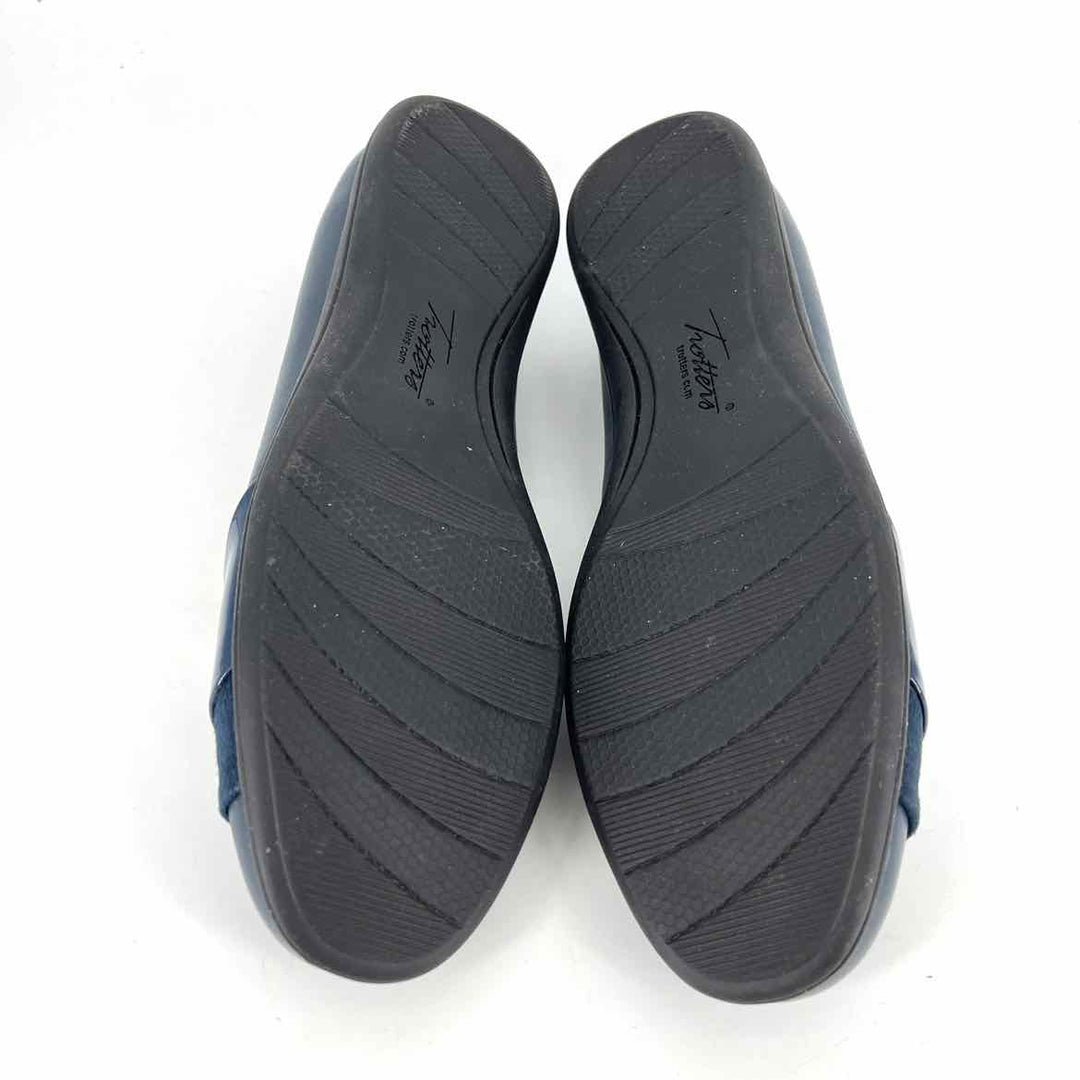 Shoe Size 8.5 TROTTERS Navy Flats