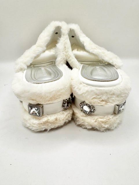Shoe Size 8 AZALEA WANG White Sandals