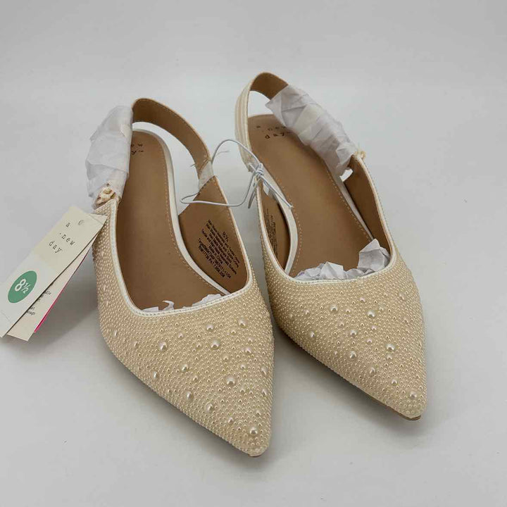 Shoe Size 8.5 A NEW DAY Ivory Pearl Pumps