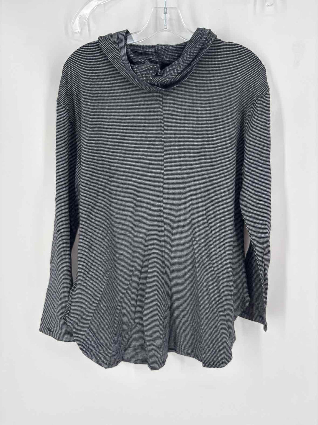 Size L Black/White Shirt