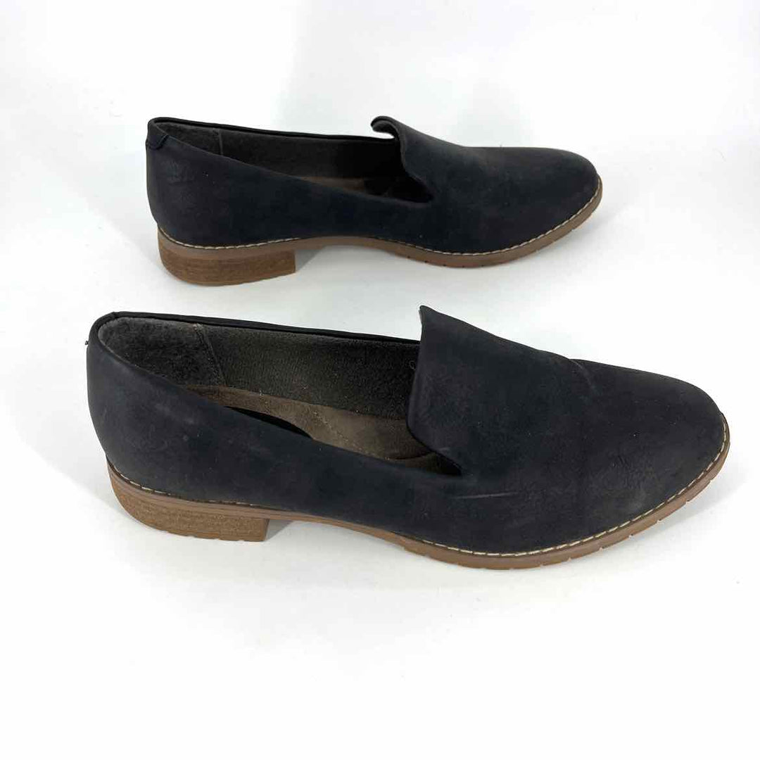 Shoe Size 9.5 Black Faux Leather Loafers