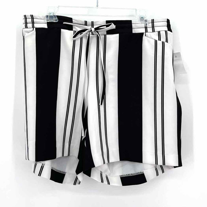 Size 0X INC Black/White Shorts
