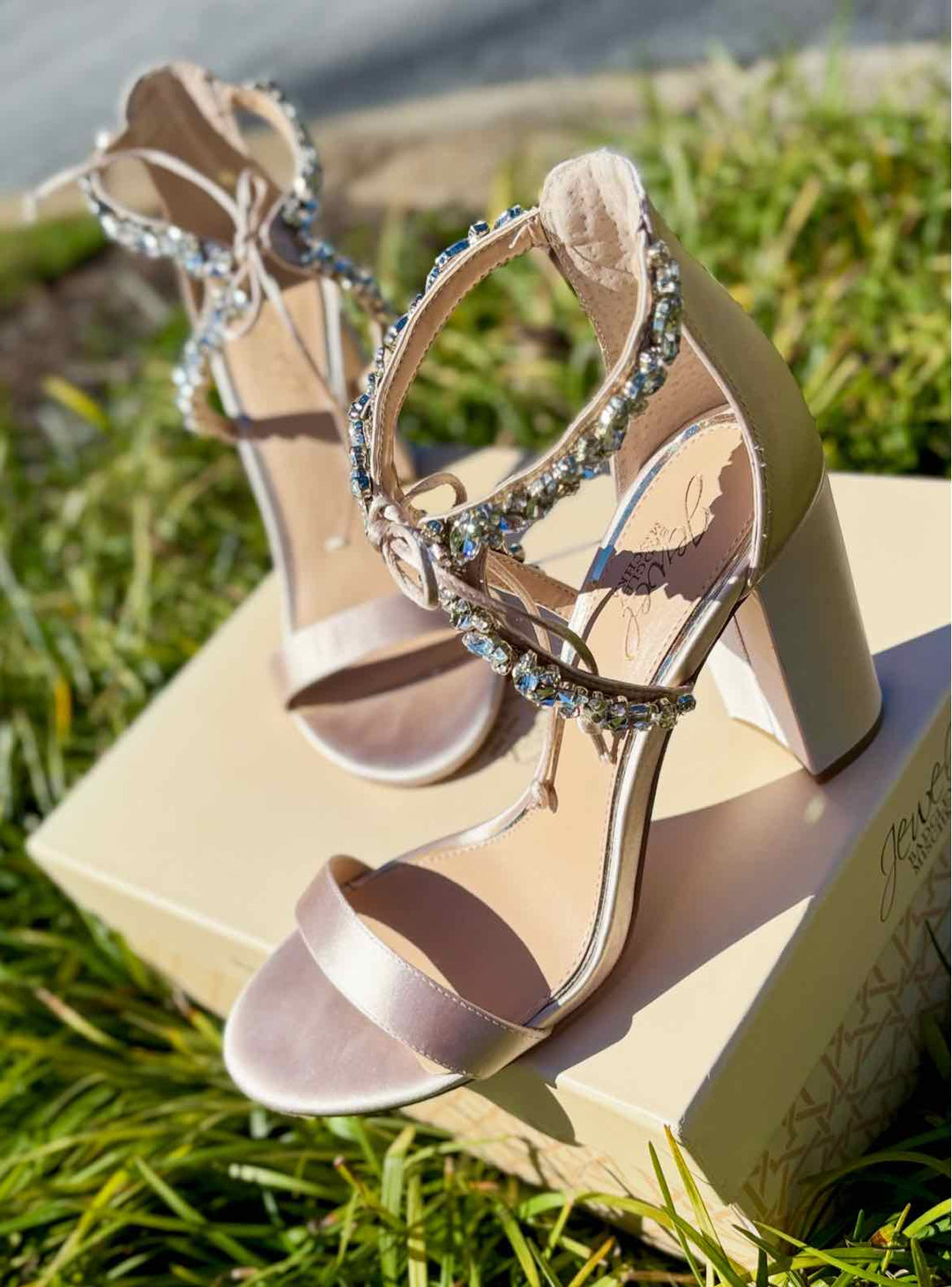 Shoe Size 7.5 Badgley Mischka Champagne Satin Luxury - Sandals