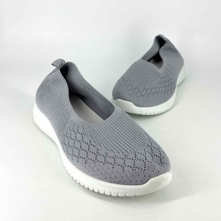 Shoe Size 42 Gray Knit Flats