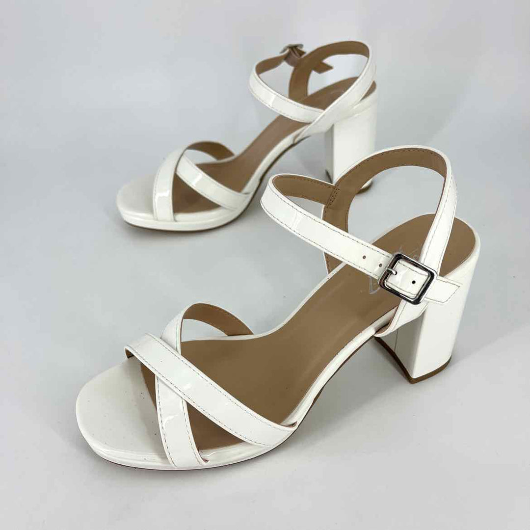 Shoe Size 7.5 Cream PATENT Faux Leather Sandals