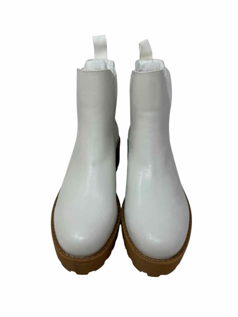 Shoe Size 7.5 DIRTY LAUNDRY Ivory Boots