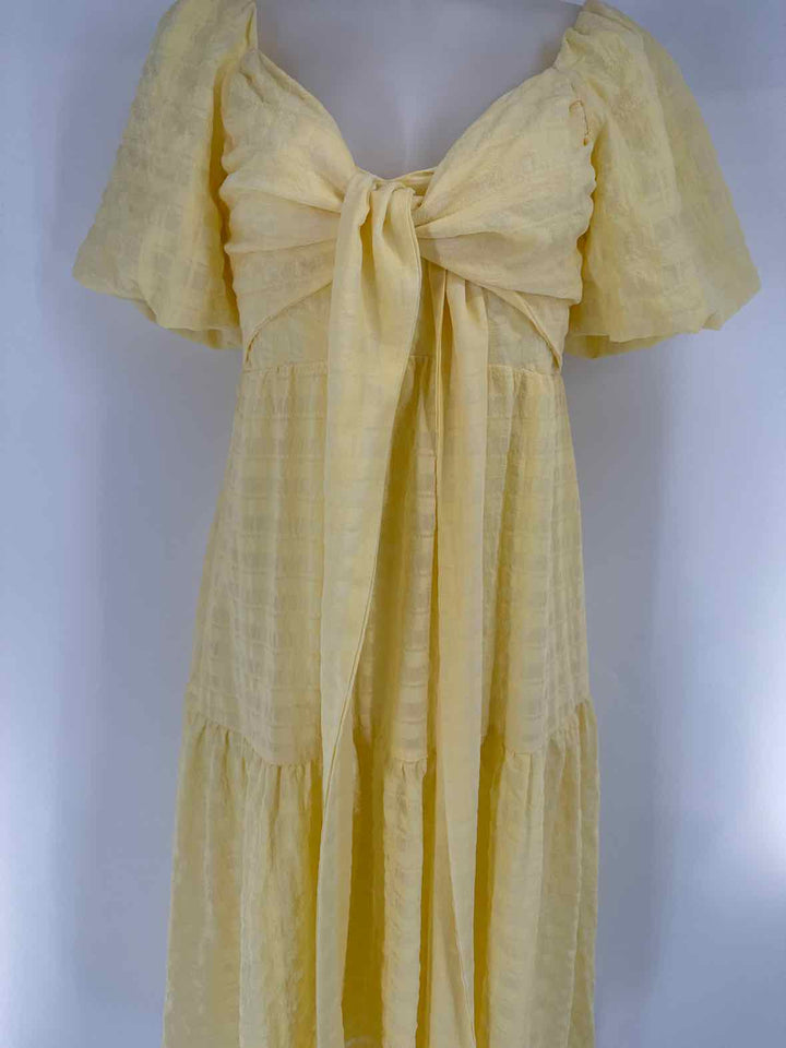 Size M ASTR Yellow Dress