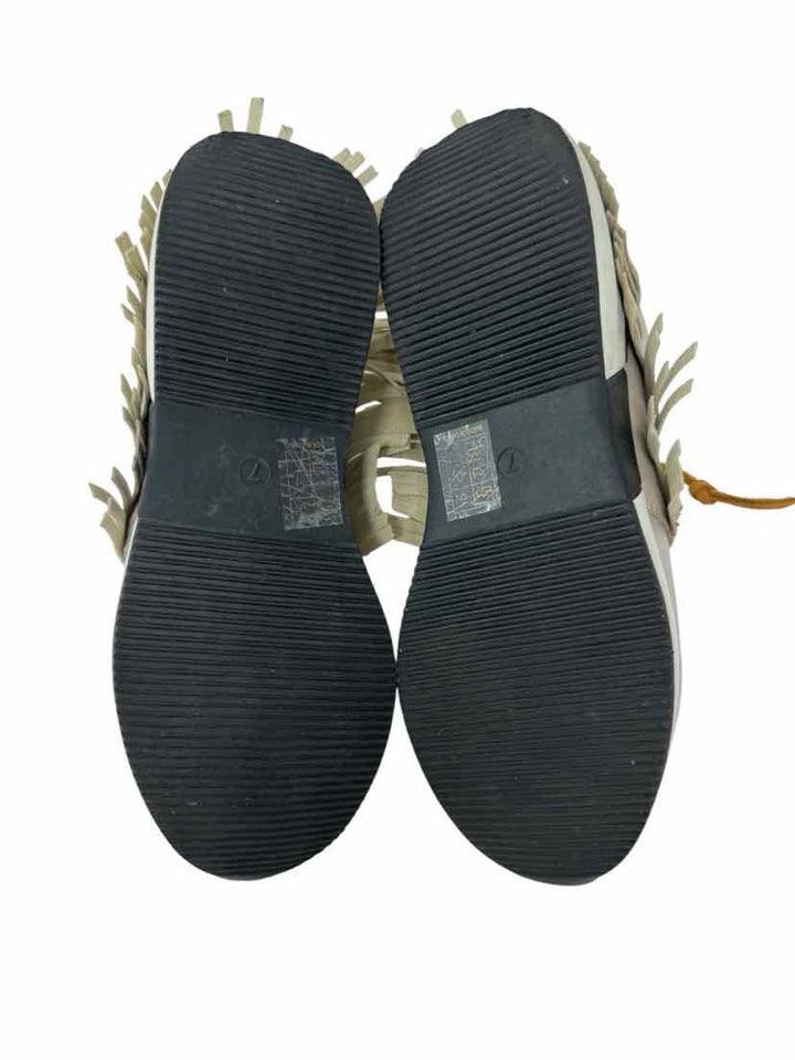 Shoe Size 7 Gray Sneakers